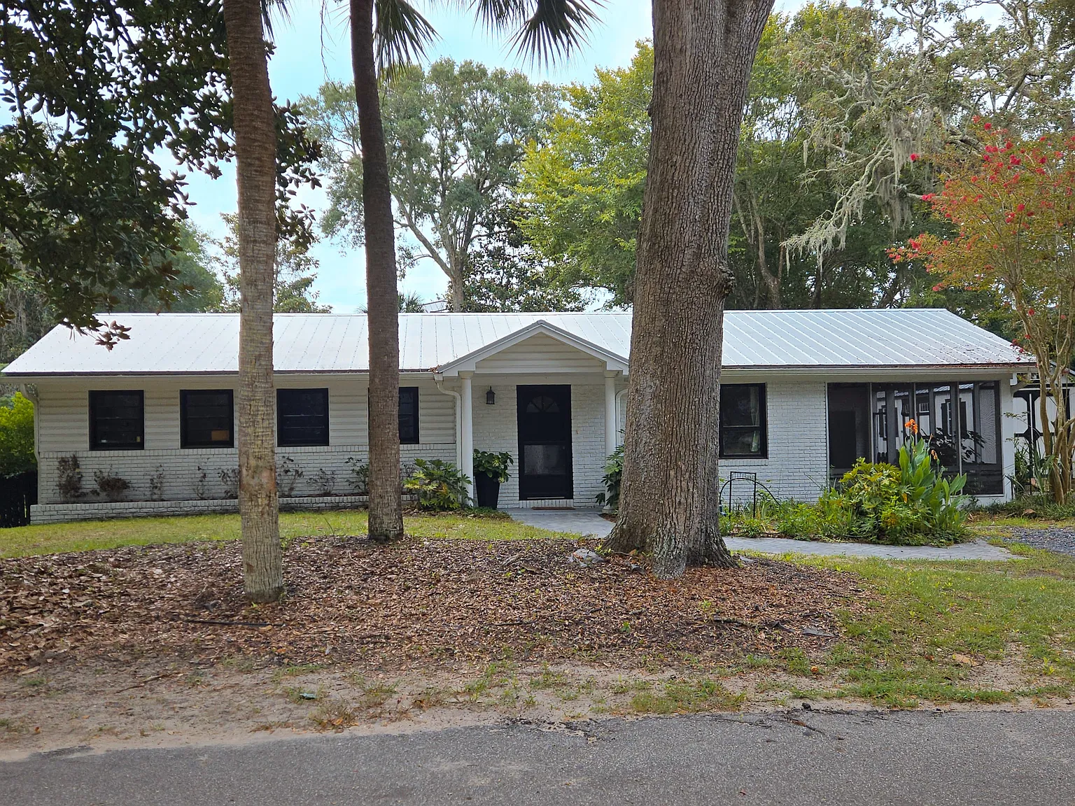 3 bed, 1650 sqft, $5,350 — Photo 2