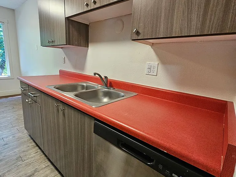 Beverly Grove Apartments — Photo 16