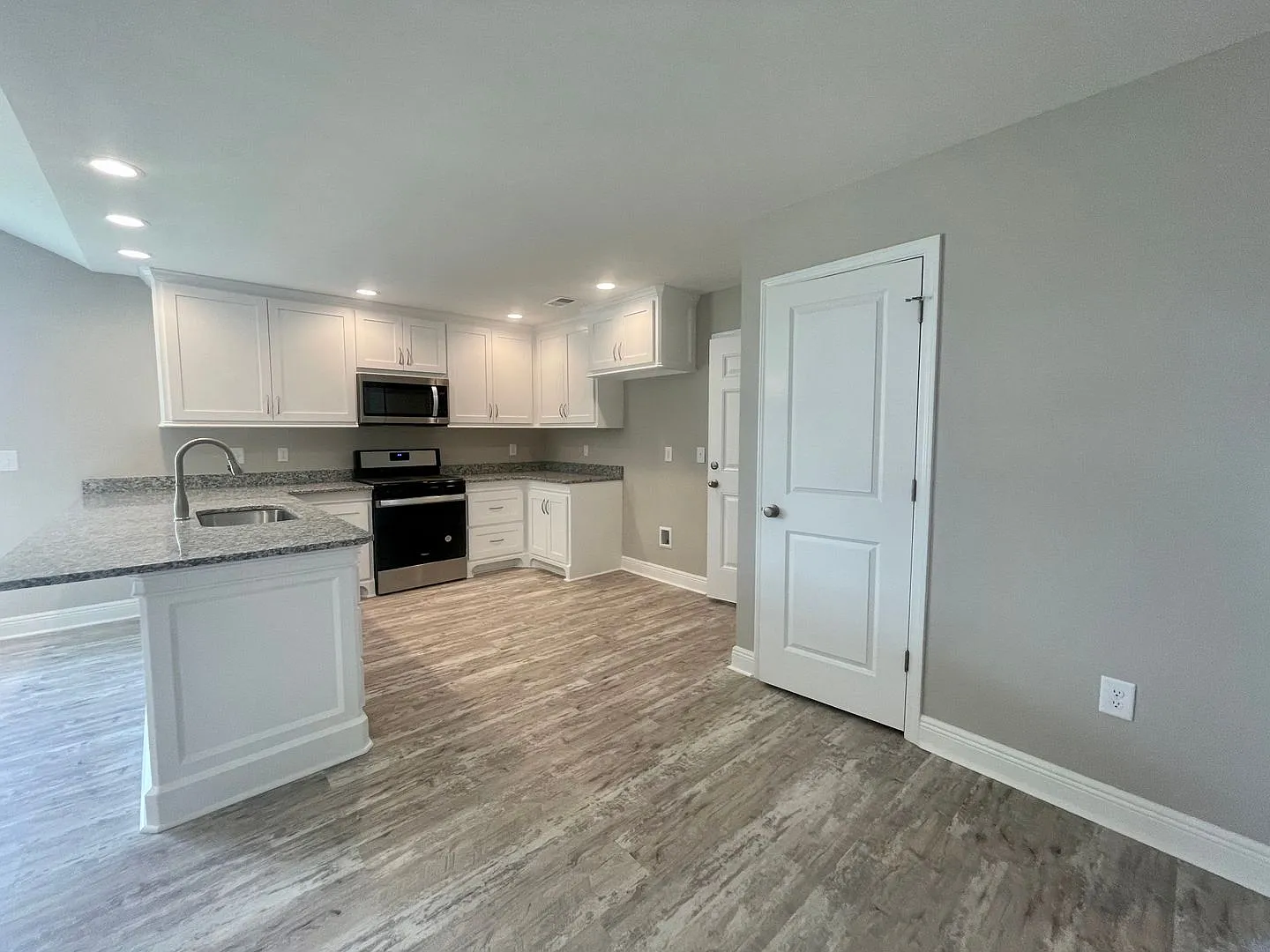 Beautiful 3bd / 2ba W/ High End Finishes, Right In The Heart Of Conway!! — Photo 3