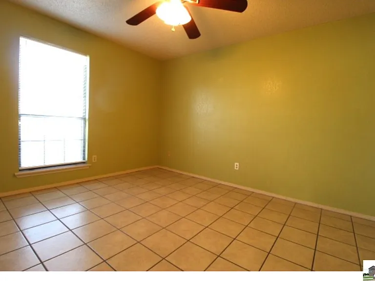 2404 Fieldstone Dr — Photo 19