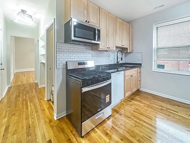 1041 N Hermitage Ave #2W — Photo 7