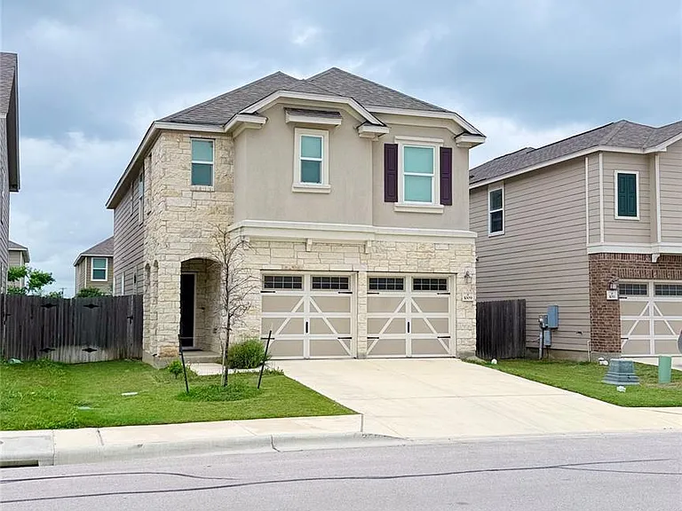 1009 Brambles Dr — Photo 3