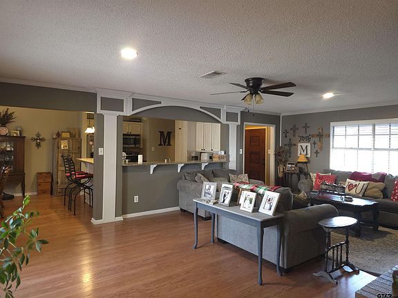 3rd image of 109 Randal Ln