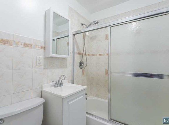 4th image of 434 W Side Ave #1600