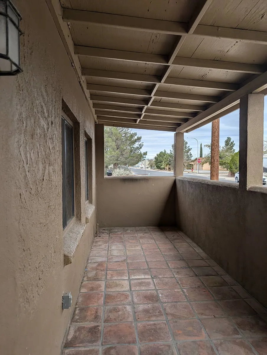 Building Photo - 618 S Esperanza St