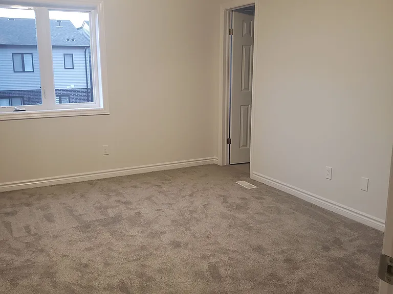 3146 Turner Cres — Photo 7