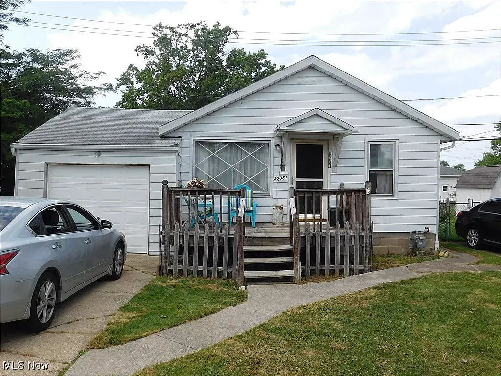 3 bed, 1100 sqft, $1,800 — Photo 1