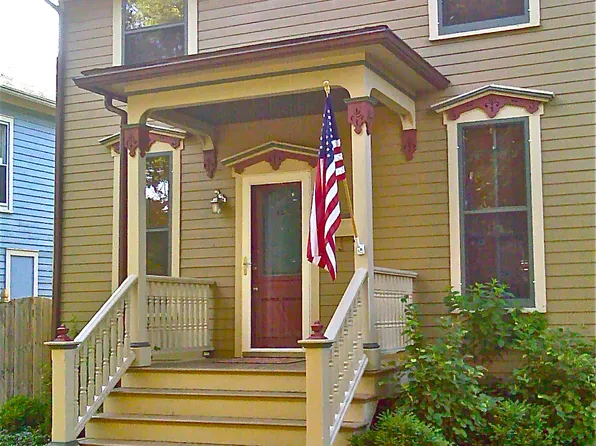 421 S 1st St, Rockford, IL 61104