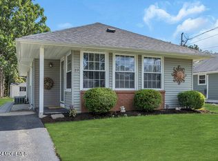 27 Yellowstone Dr, Toms River, NJ 08753