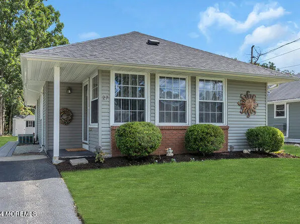 27 Yellowstone Drive, Toms River, NJ 08753