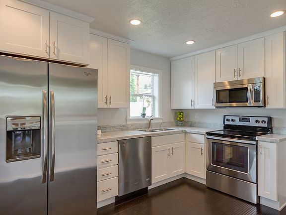 4th image of 2579 E Elm Ave