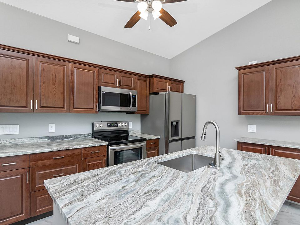 1st image of 113 Gilbert Ave S #113