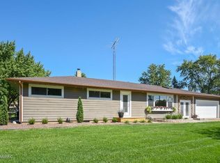 903 Saint Joseph Dr, Saint Joseph, MI 49085