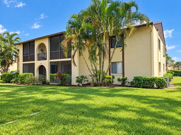 330 Knotty Pine Cir, Lake Worth, FL