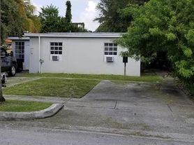 16160 NE 18th Pl, Miami, FL