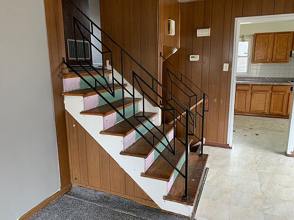 5th image of 130 Westwood Dr