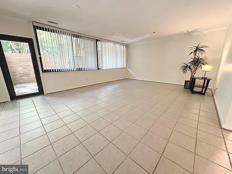 3713 George Mason Dr #T5W — Photo 17