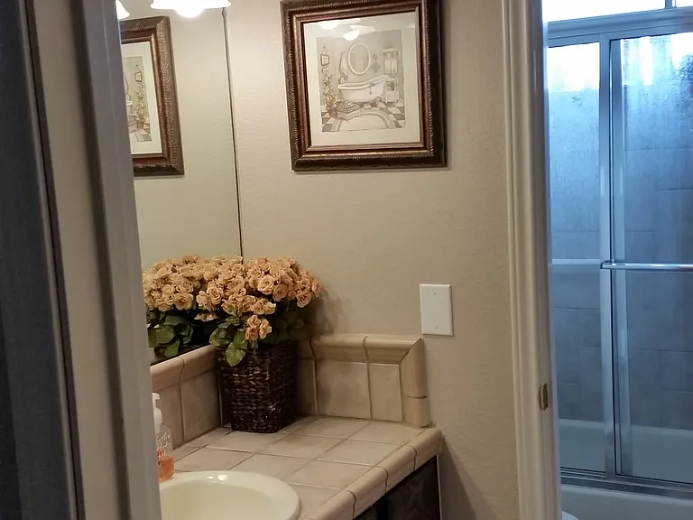 Upstairs full bathroom ( tub and shower)