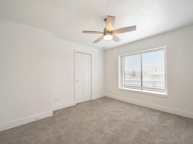 Dupont Lakes Apartments — Photo 38