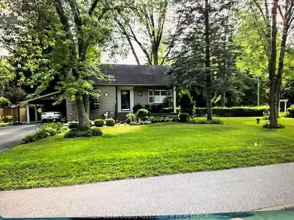2115 Todd Ln, Lasalle, ON N9H 1J8