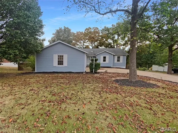 2132 Ridgedale Dr, High Ridge, MO 63049