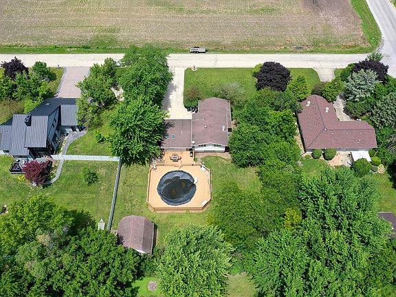 4th image of 1906 Illini Dr
