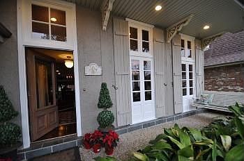 4th image of 4600 Hessmer Ave