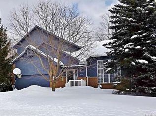 2140 Quail Run Dr, Commerce Township, MI