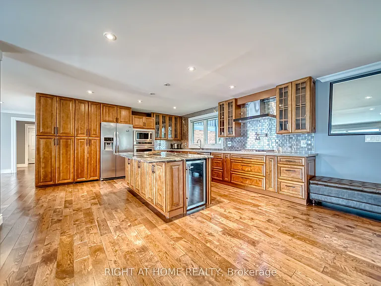 44 Royal Henley Blvd — Photo 7