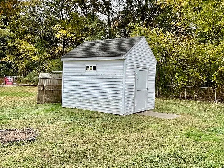 1109 Smithfield Ave — Photo 32