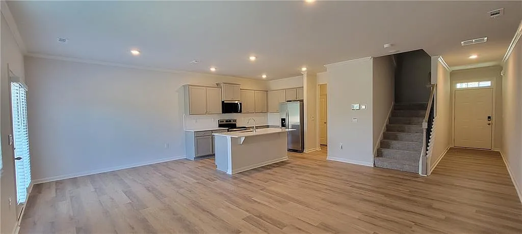 3 bed, 2.5 bath, 1857 sqft, $2,150 — Photo 2