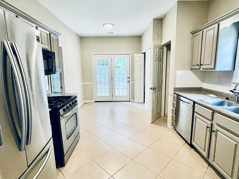 102 Frances Ln — Photo 13