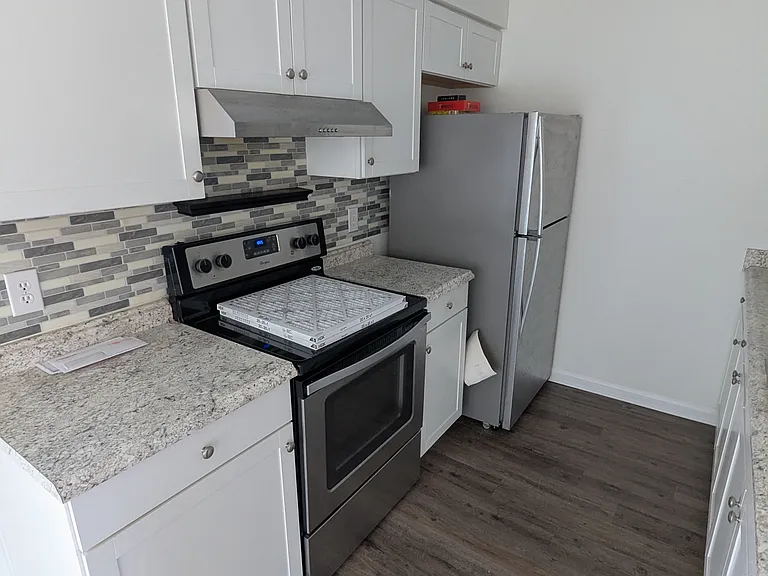 714 Huntly Dr — Photo 8