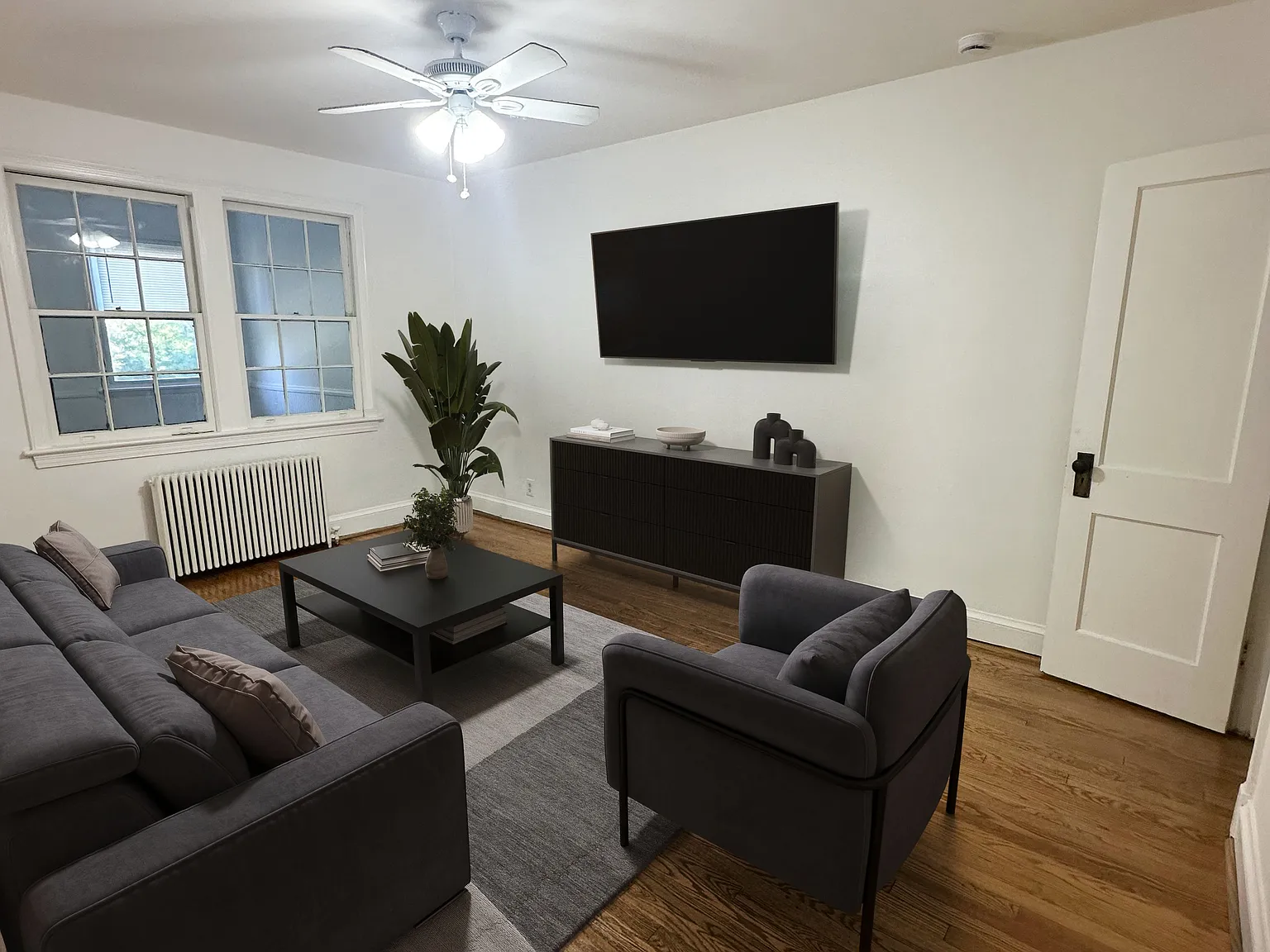 1 bed, 880 sqft, $2,000 — Photo 2