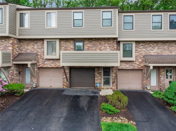 610 Arkwood Dr, Bethel Park, PA 15102
