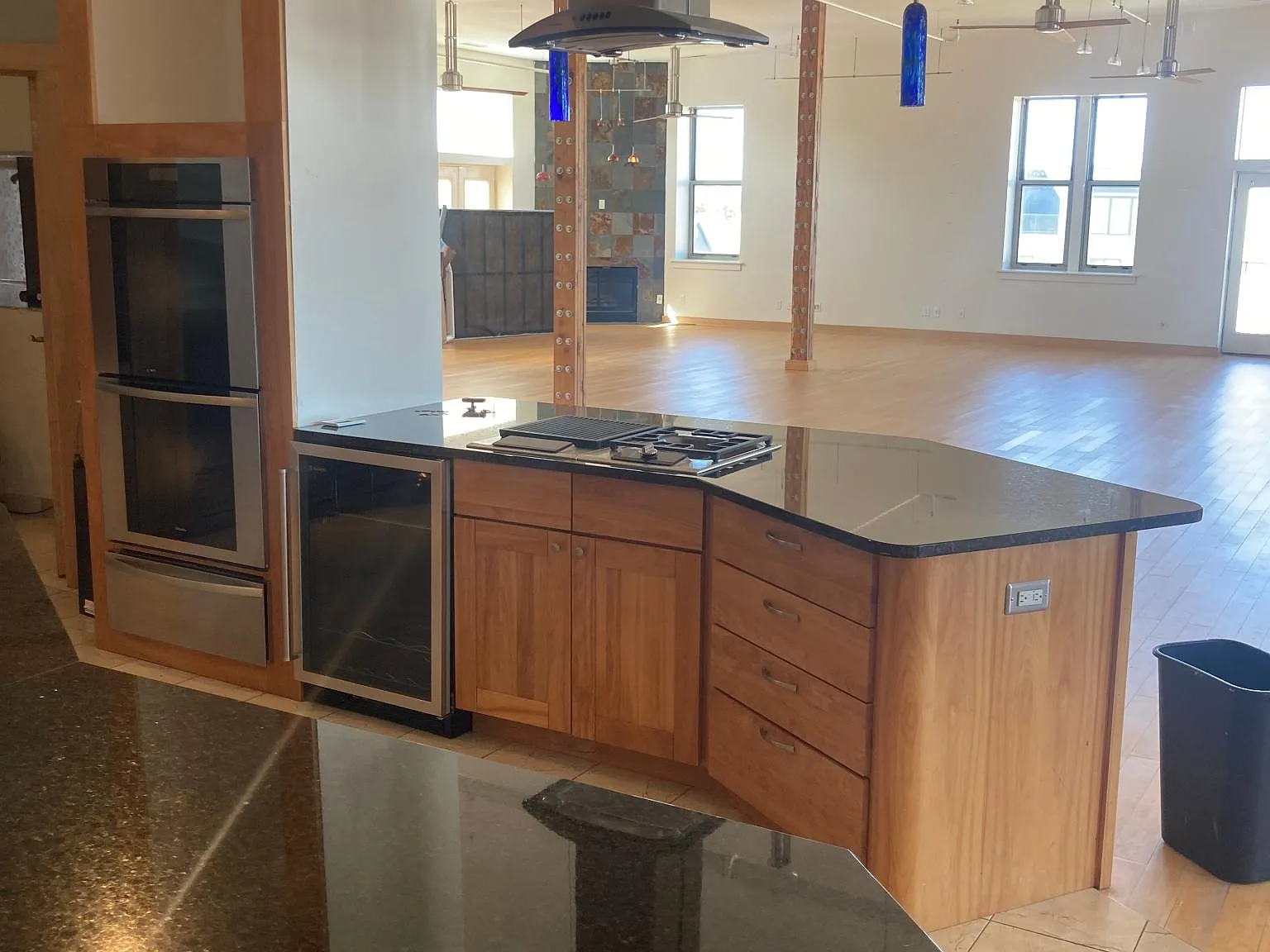 3 bed, 4200 sqft, $3,500 — Photo 2