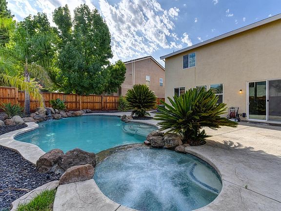 3rd image of 1748 Canyon Creek Dr