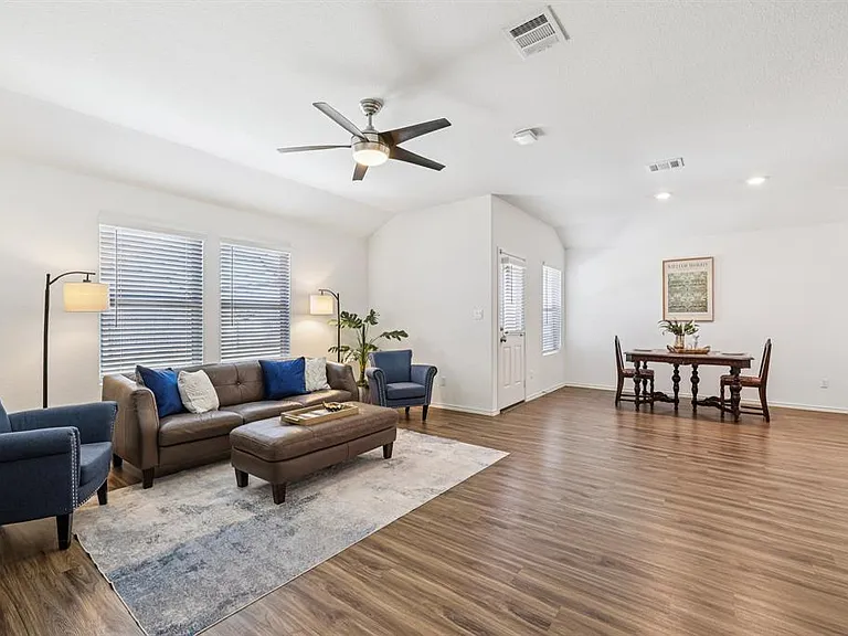 138 George Kimble Cv — Photo 5