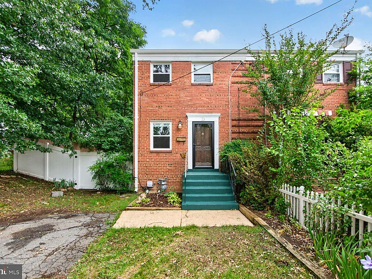 23 Underwood Pl — Photo 1