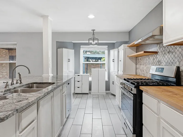 4049 Rooney Dr — Photo 8