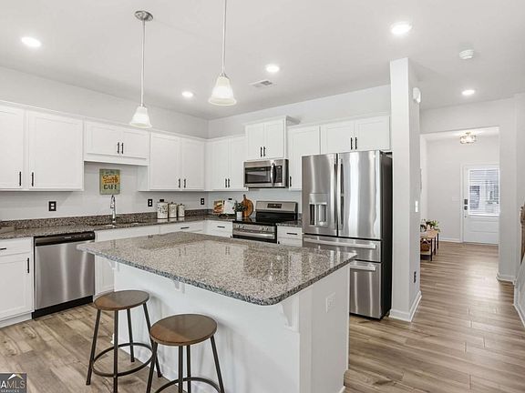 5th image of 263 Dupont Dr