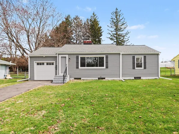 2305 Maple Dr, Jackson, MI 49203