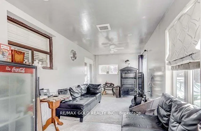 6 Monaco Ct — Photo 34