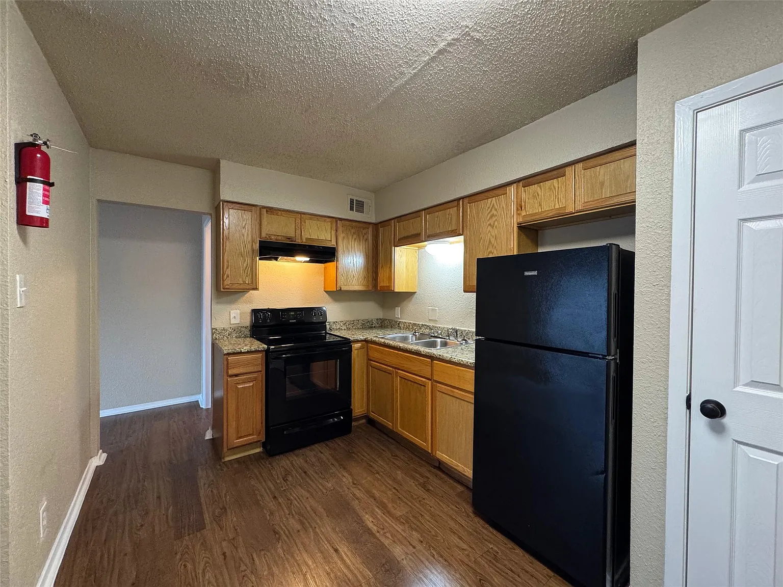 2 bed, 1.5 bath, 882 sqft, $1,378 — Photo 4