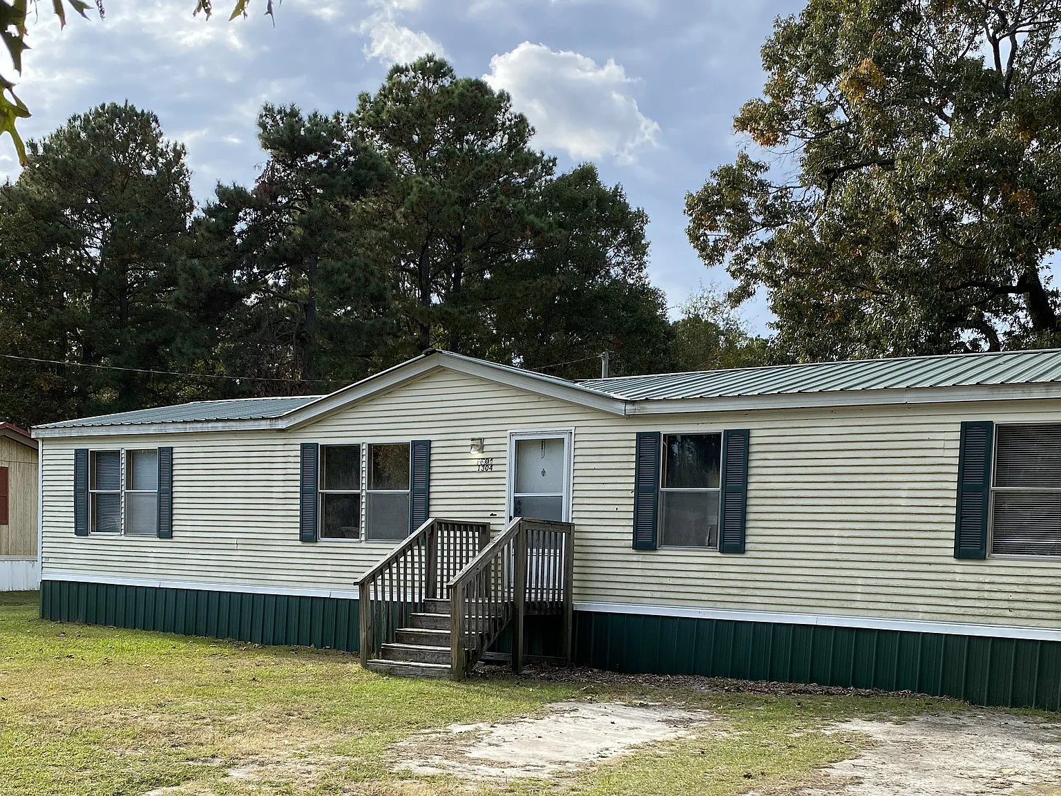 4 bed, 1300 sqft, $1,000 — Photo 1