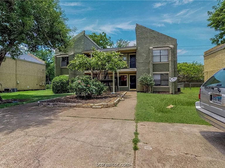 303 Manuel Dr #C — Photo 32