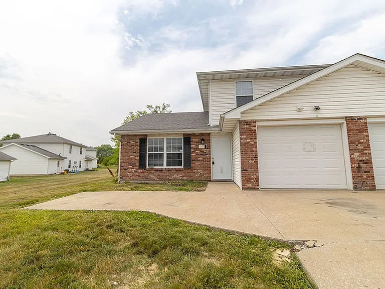 4305 Derby Ridge Dr — Photo 1