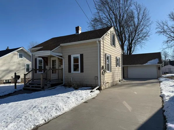 605 Pierce Ave, Little Chute, WI 54140