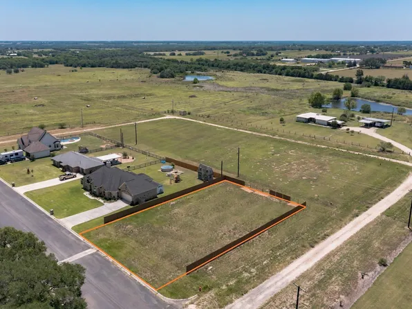 402 E Anderson St, Schulenburg, TX 78956