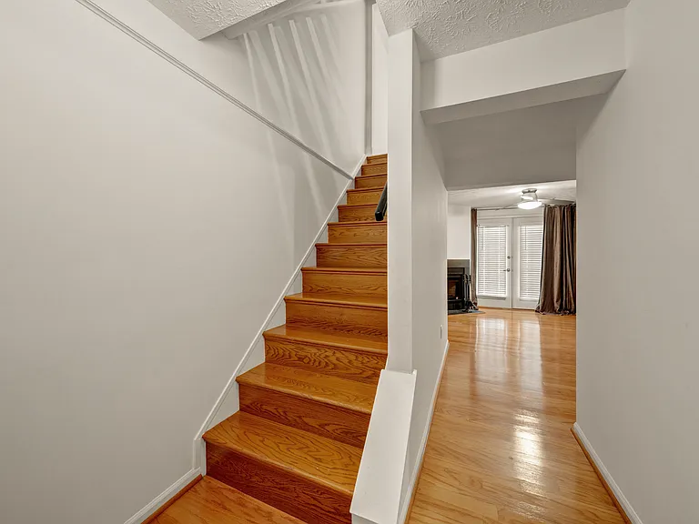 1931 Belmont Ridge Ct — Photo 16